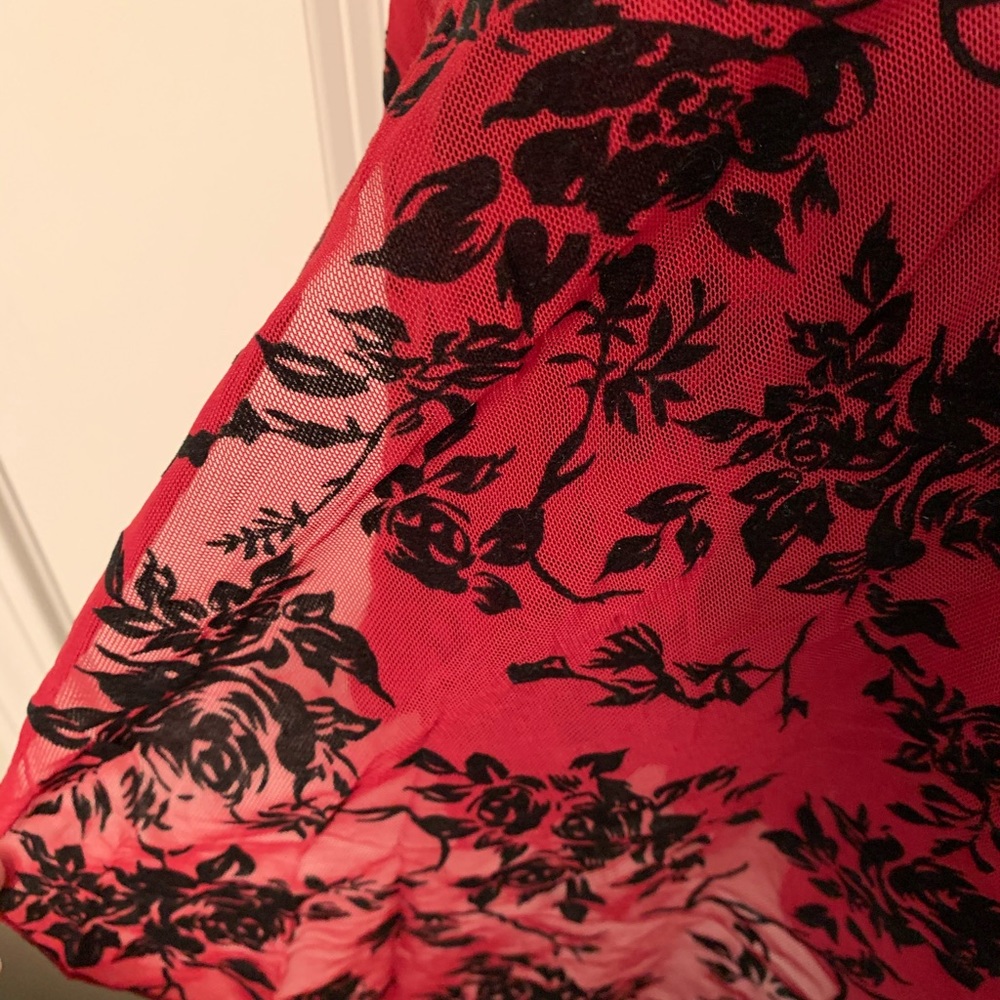Intimate - Picture 2 of 7